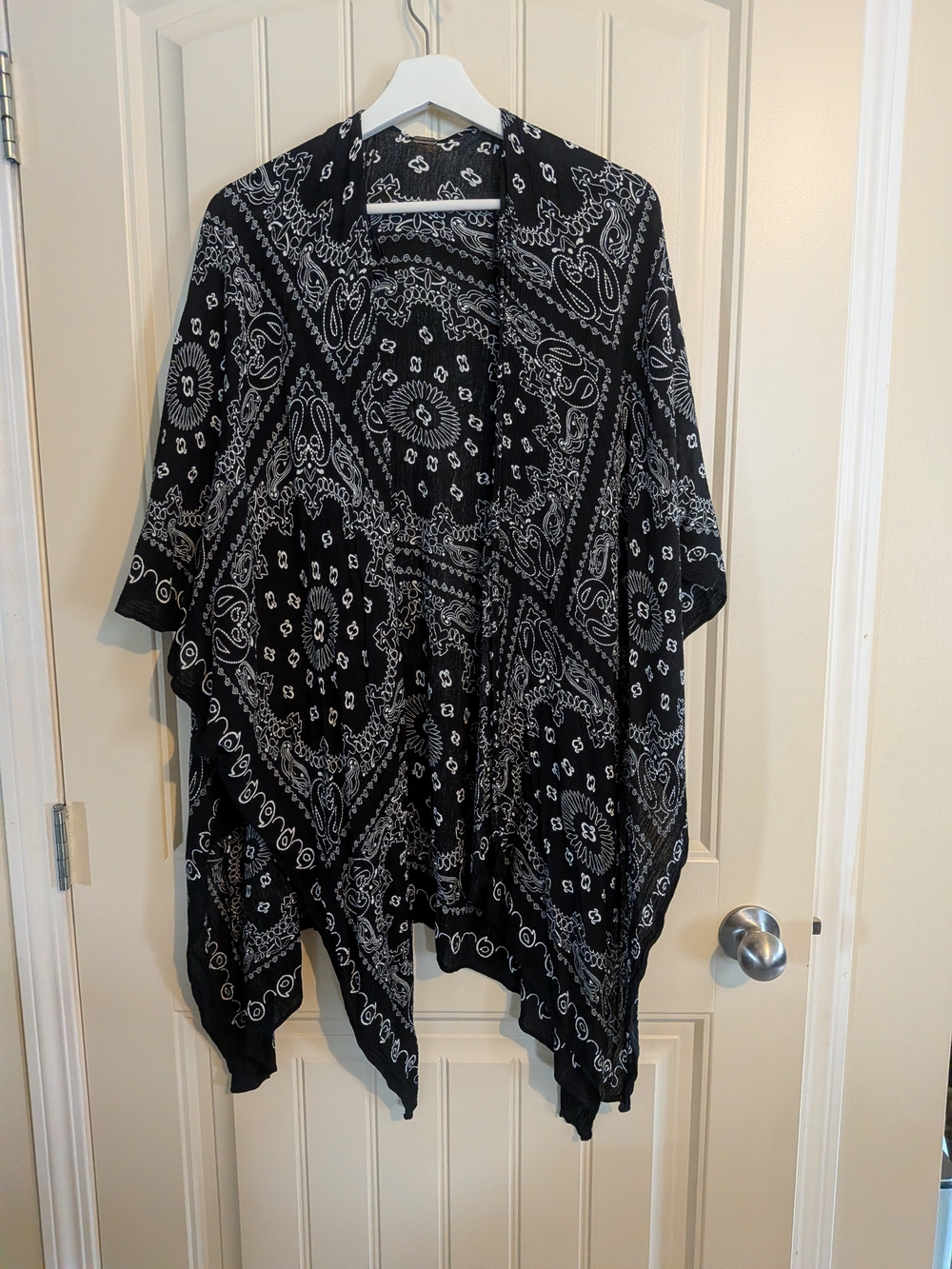 Black & White Bandana Style  Print Kimono